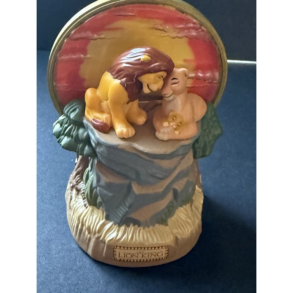 Hallmark 1997 Lion King Simba Sarabi Mufasa Magic Light Keepsake Ornament